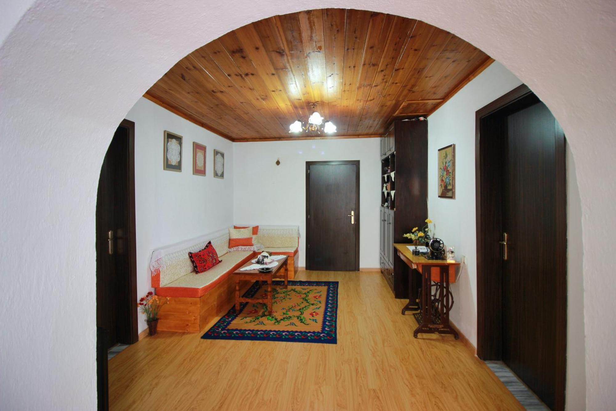 Guest House Denis Gjirokastër Exterior foto