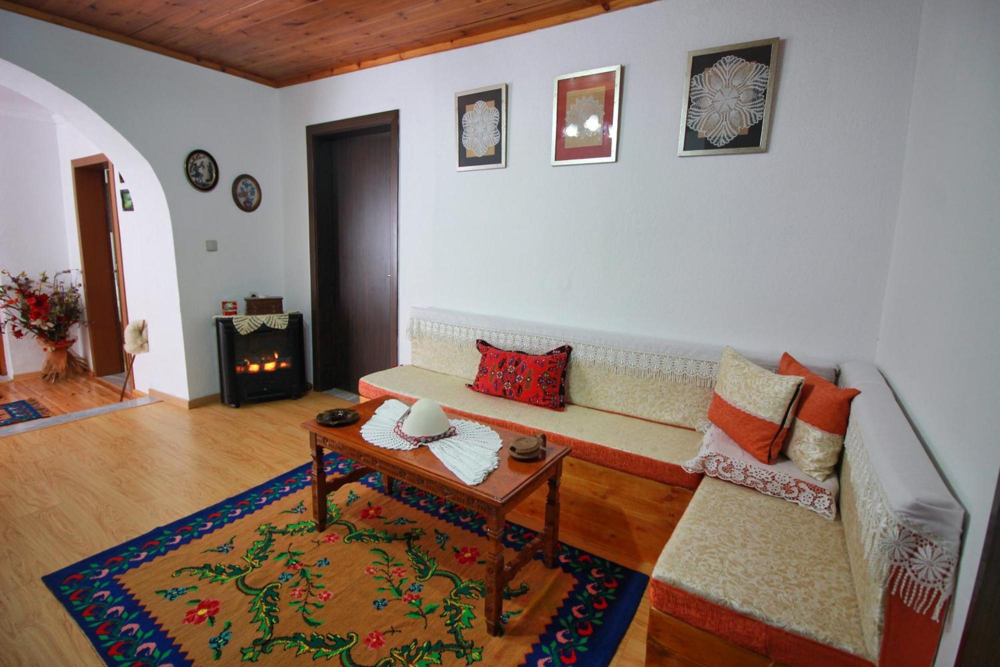 Guest House Denis Gjirokastër Exterior foto