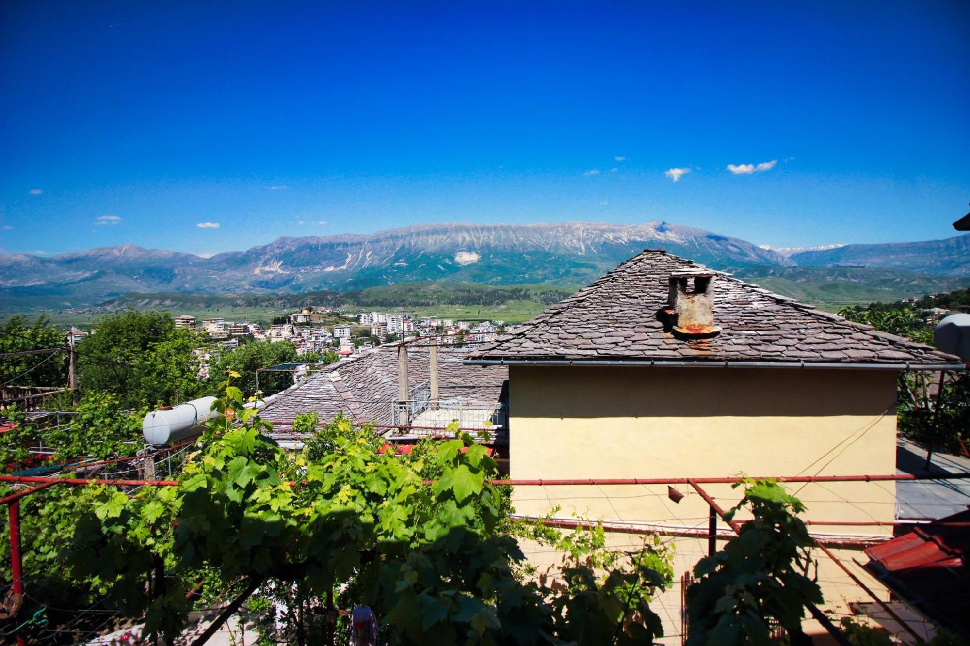 Guest House Denis Gjirokastër Exterior foto